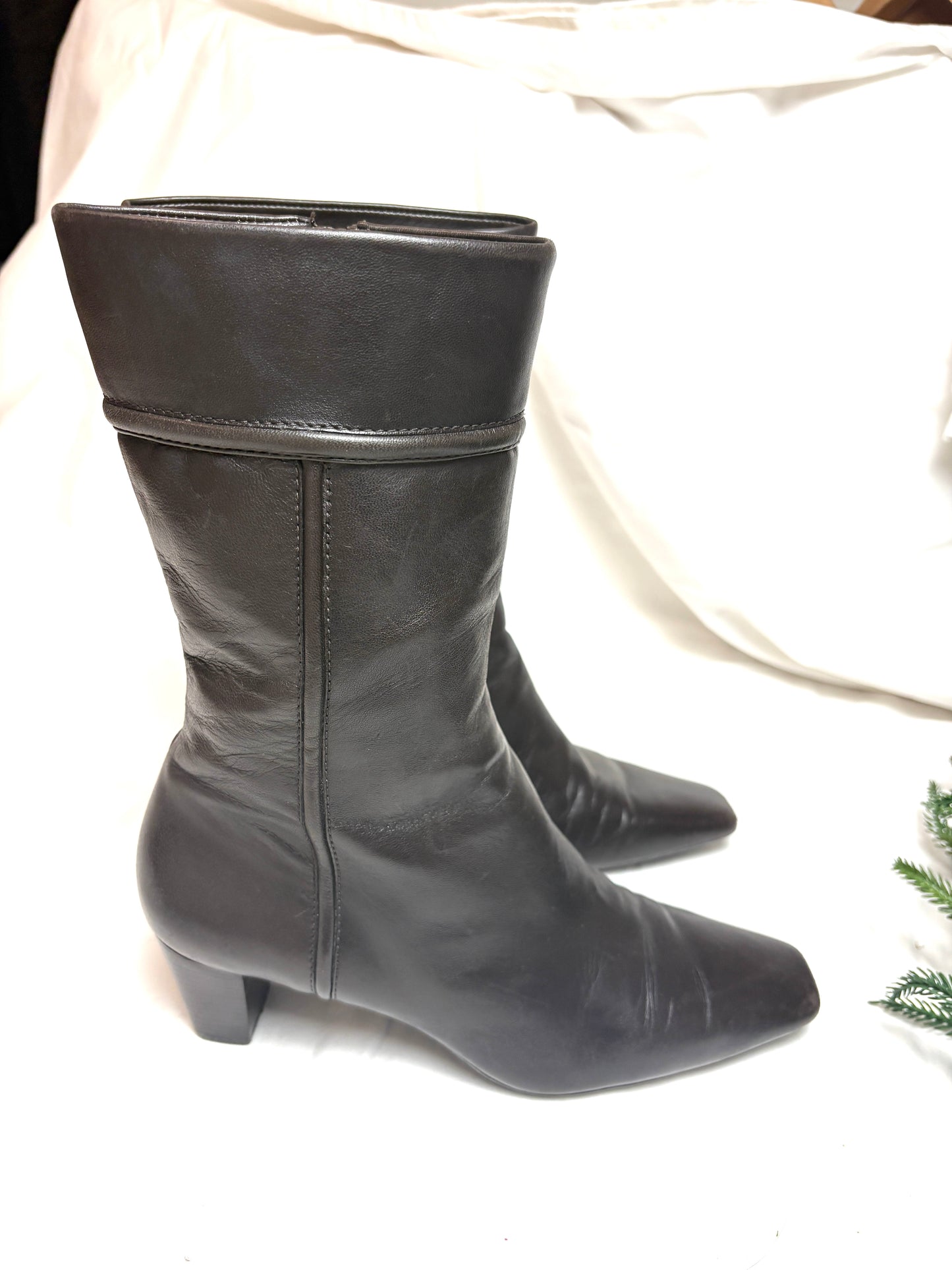 COLE HAAN Womens Size 7.5 B Dark chocolate Leather Zip High Ankle Fashion Boots