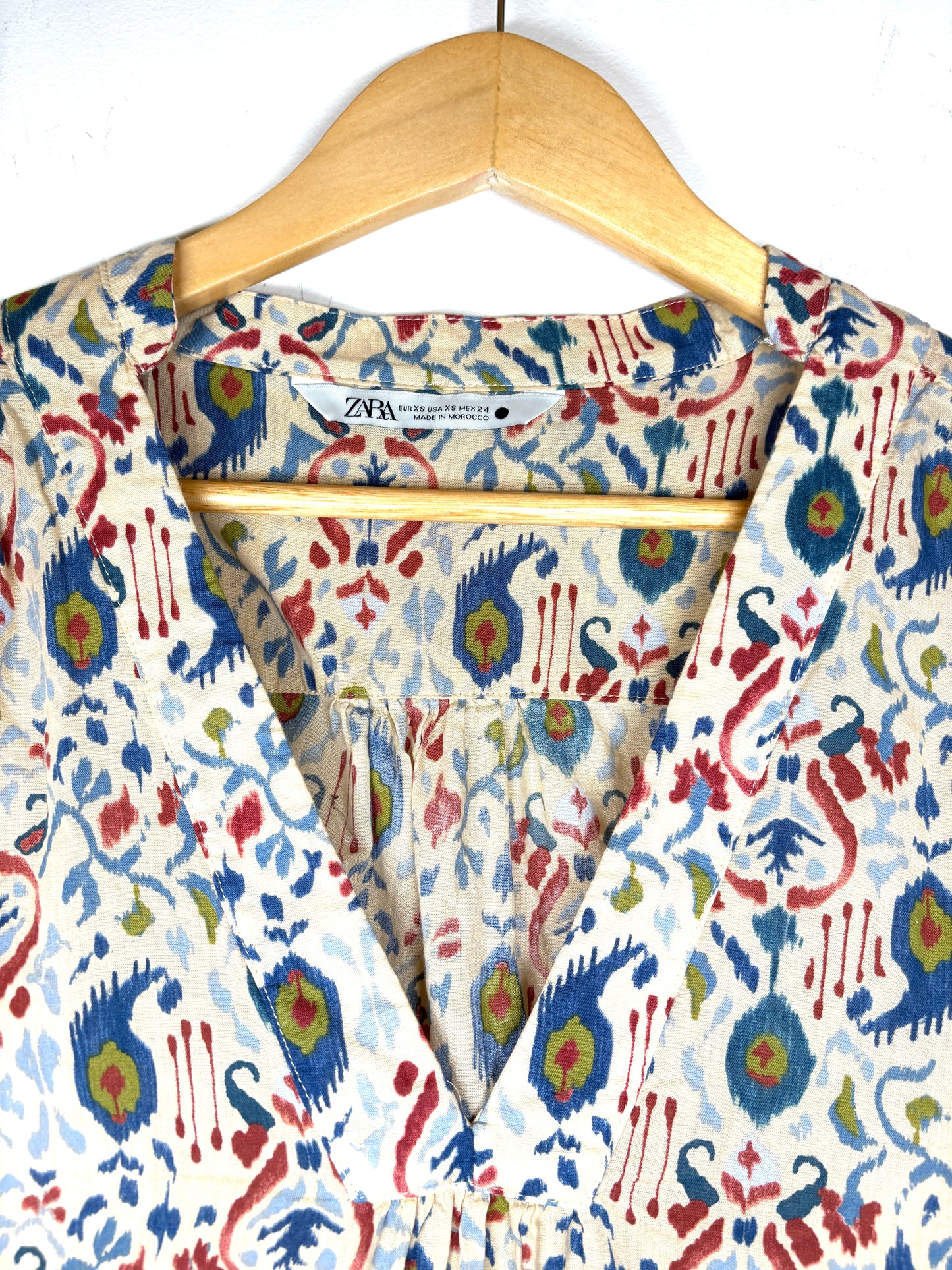 ZARA Multi color Paisley PRINT BLOUSE Long  Sleeves V Neck Size XS