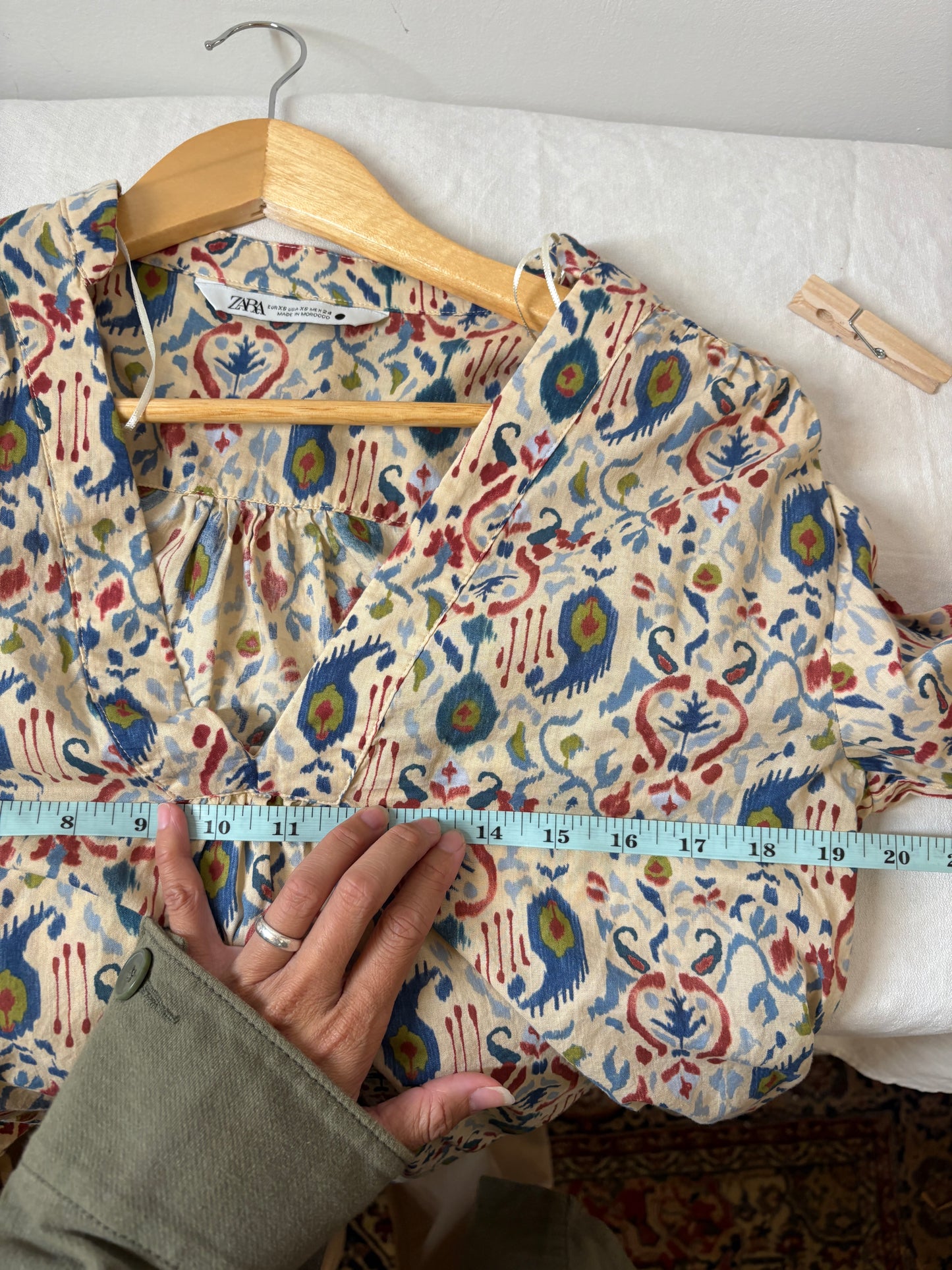 ZARA Multi color Paisley PRINT BLOUSE Long  Sleeves V Neck Size XS