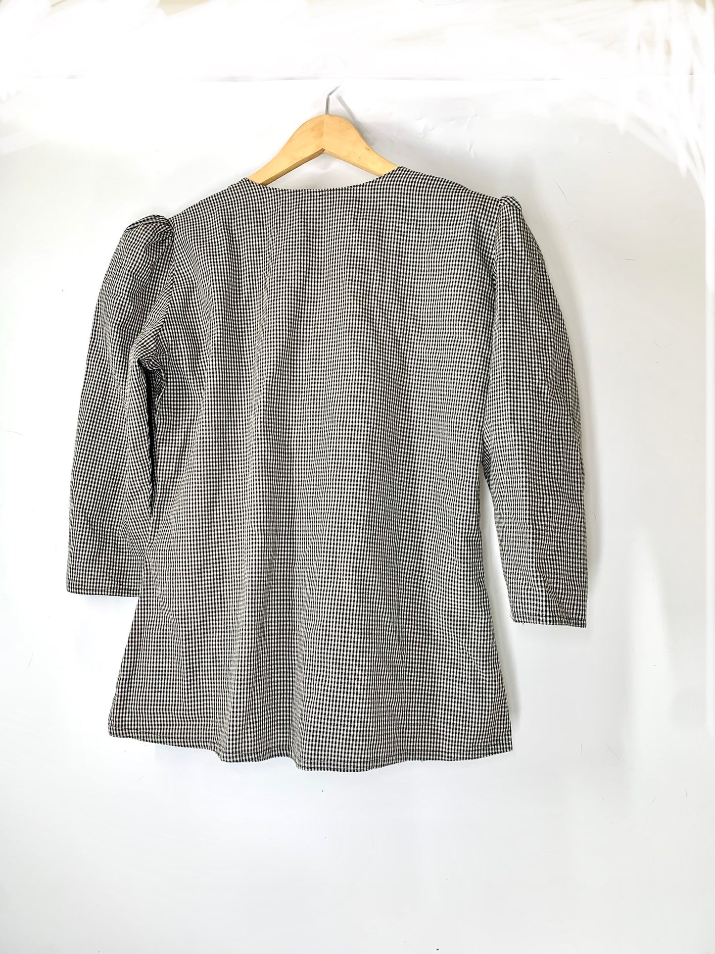 Unique vintage black and white shirt