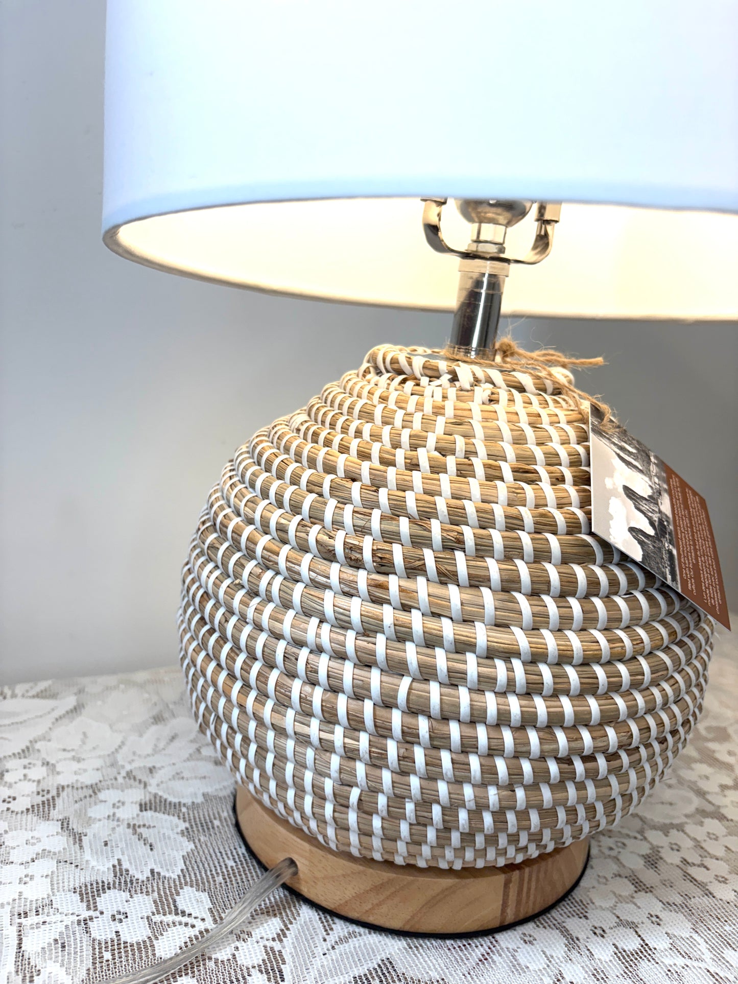 RATTAN TABLE LAMP