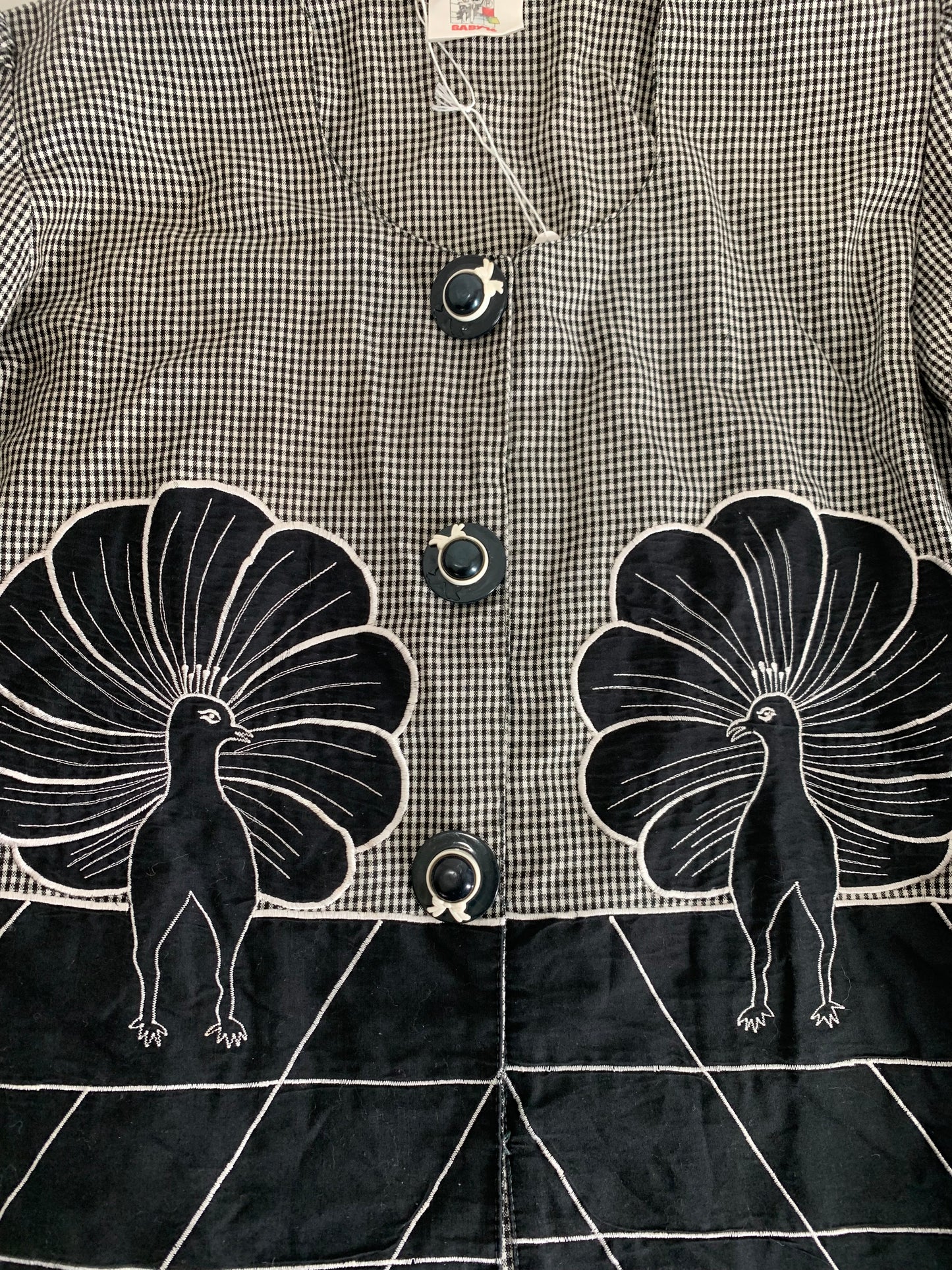 Unique vintage black and white shirt