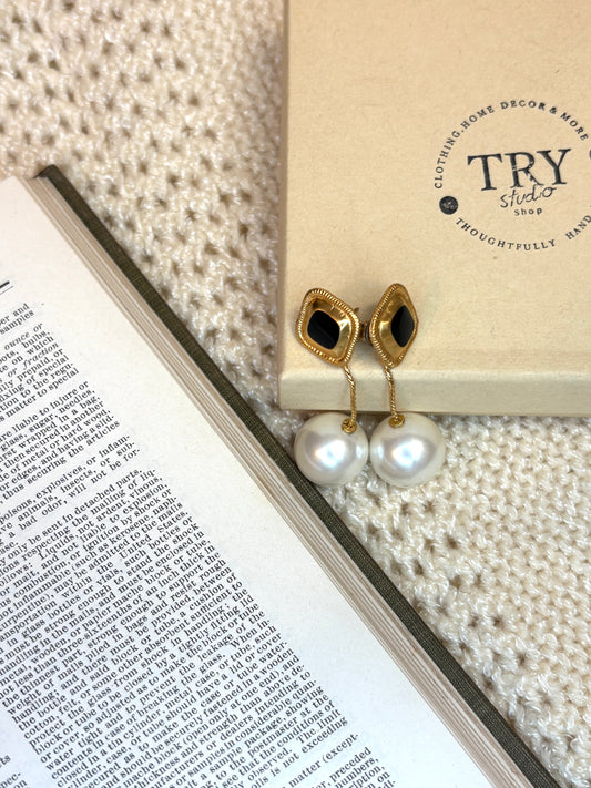 These vintage earrings come packaged