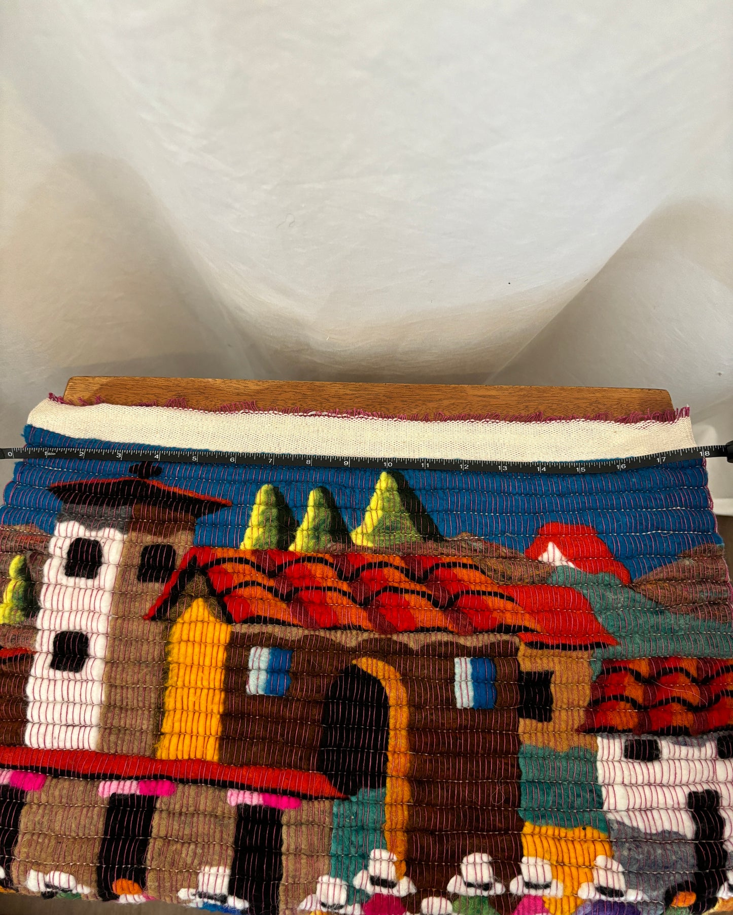 Handwoven textile with thick yarn