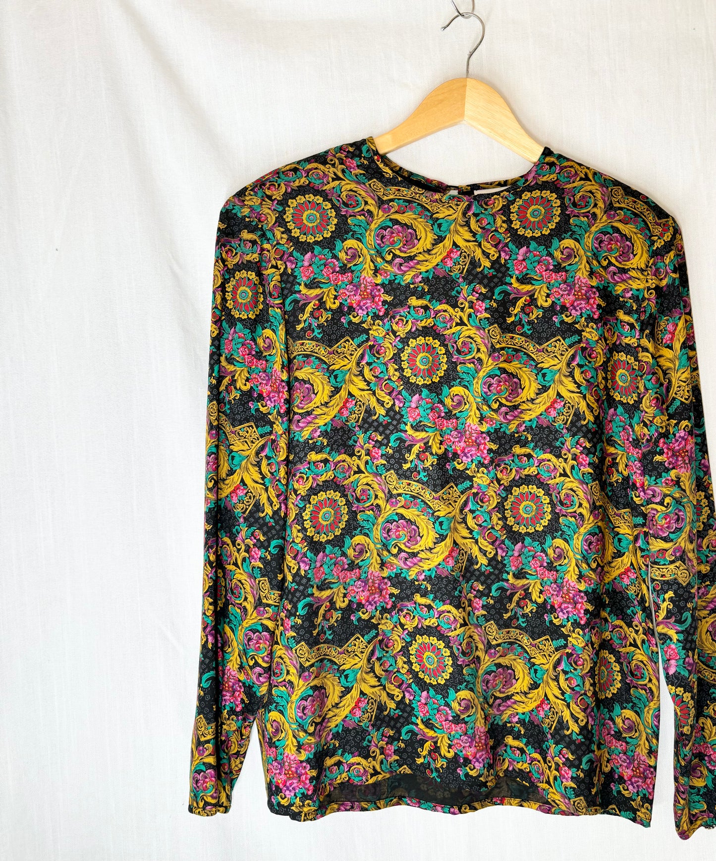 90’s Floral Elegance Pullover