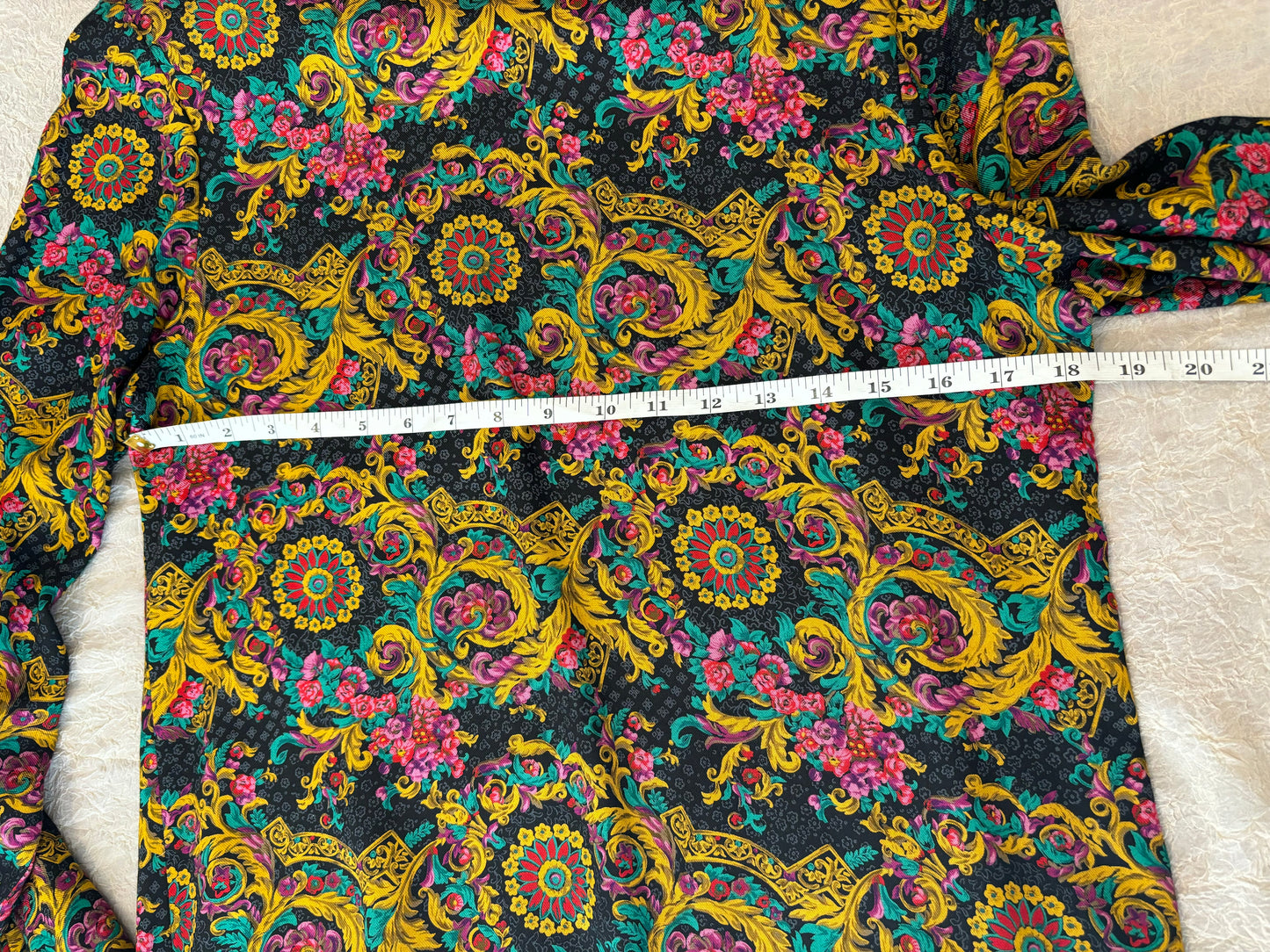 90’s Floral Elegance Pullover