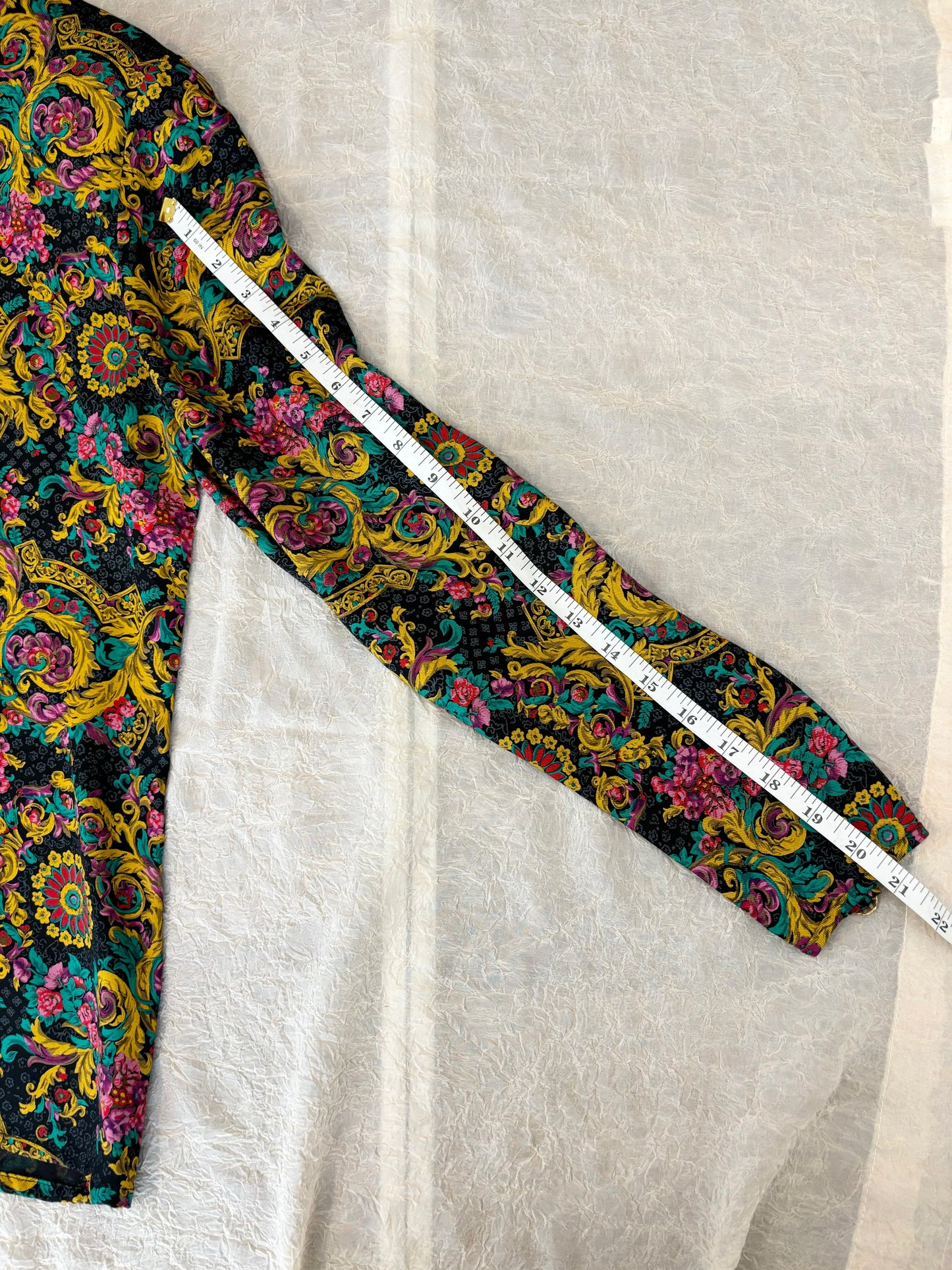 90’s Floral Elegance Pullover