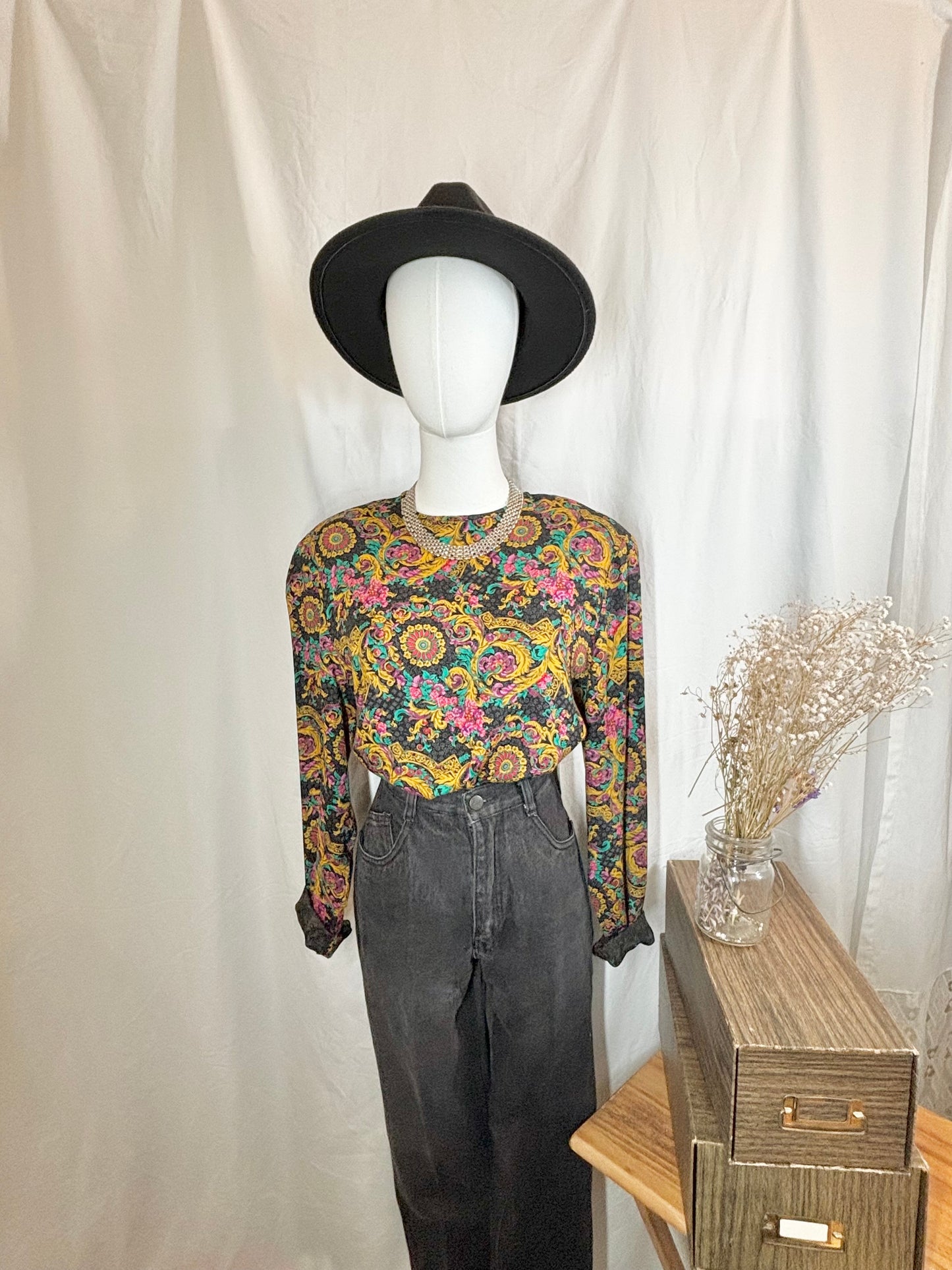 90’s Floral Elegance Pullover