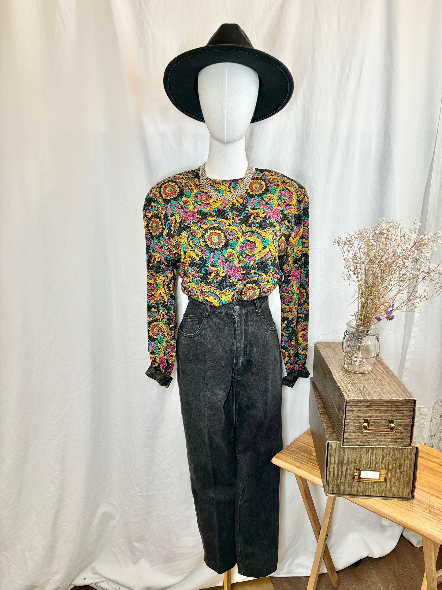 90’s Floral Elegance Pullover