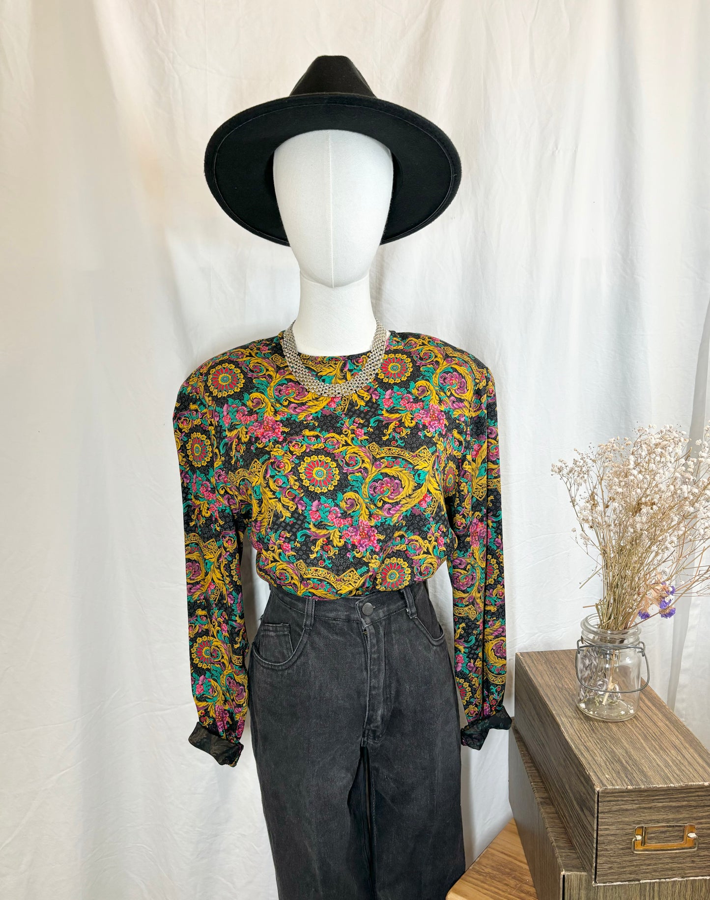 90’s Floral Elegance Pullover
