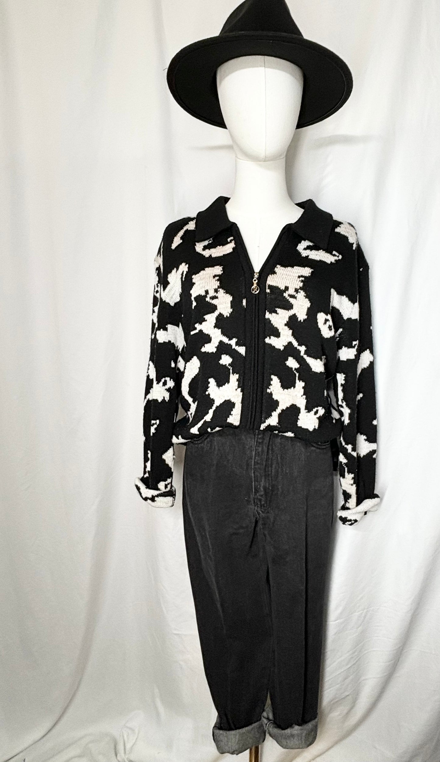 sweater black and white