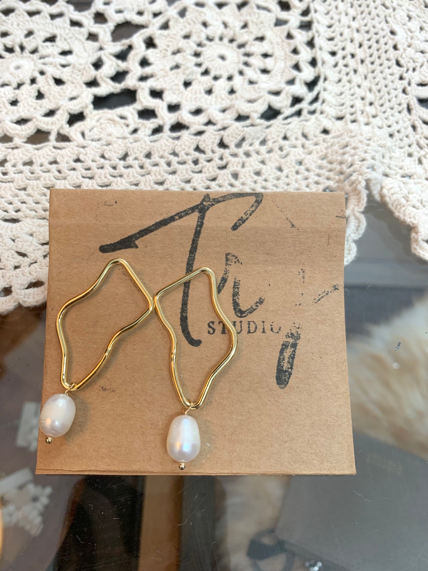 Vintage fashion pearl earring
