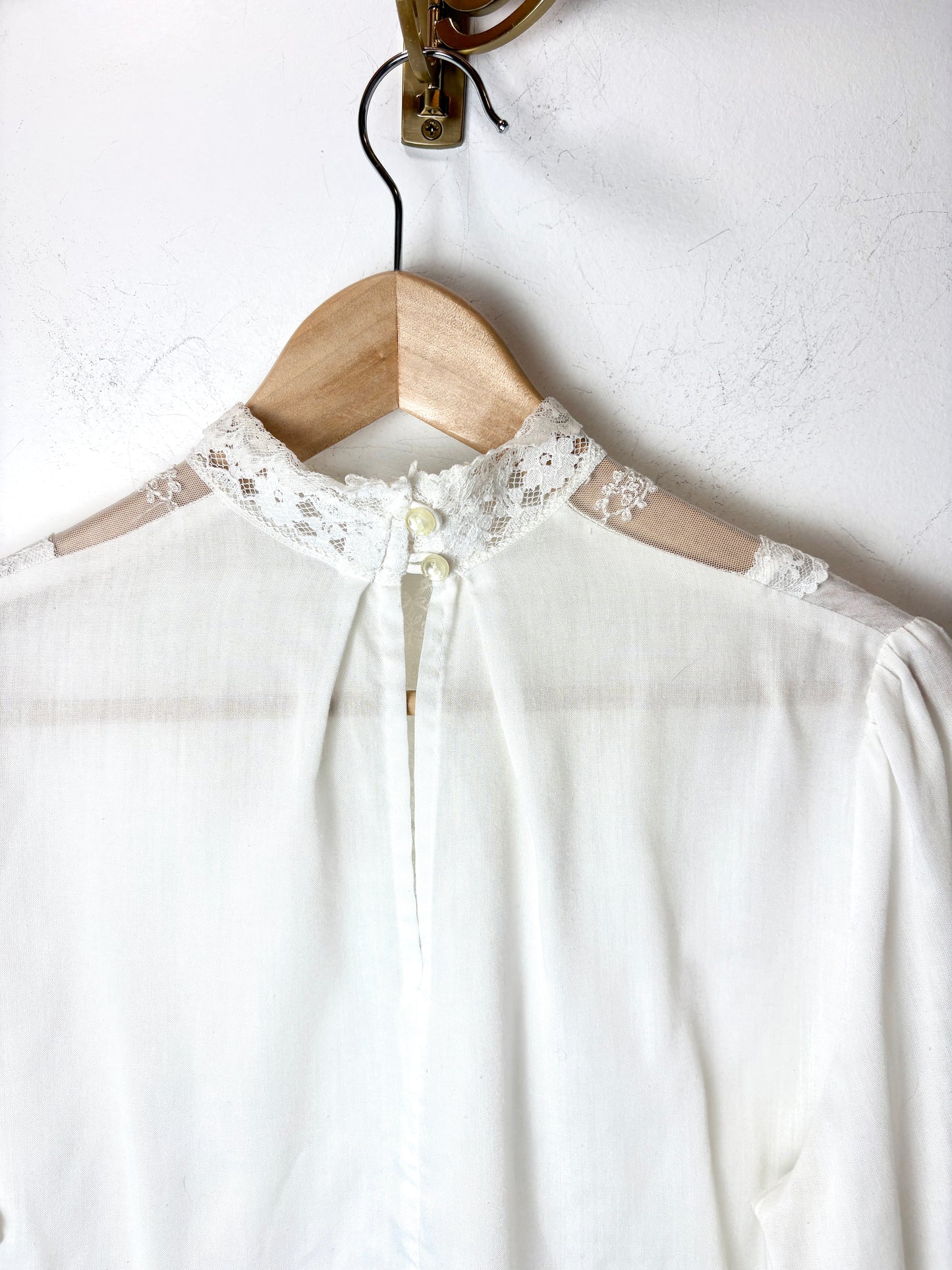 Lace Pleated Victorian Blouse M
Chiffon Lightweight White Pin-tucked Long Sleeve