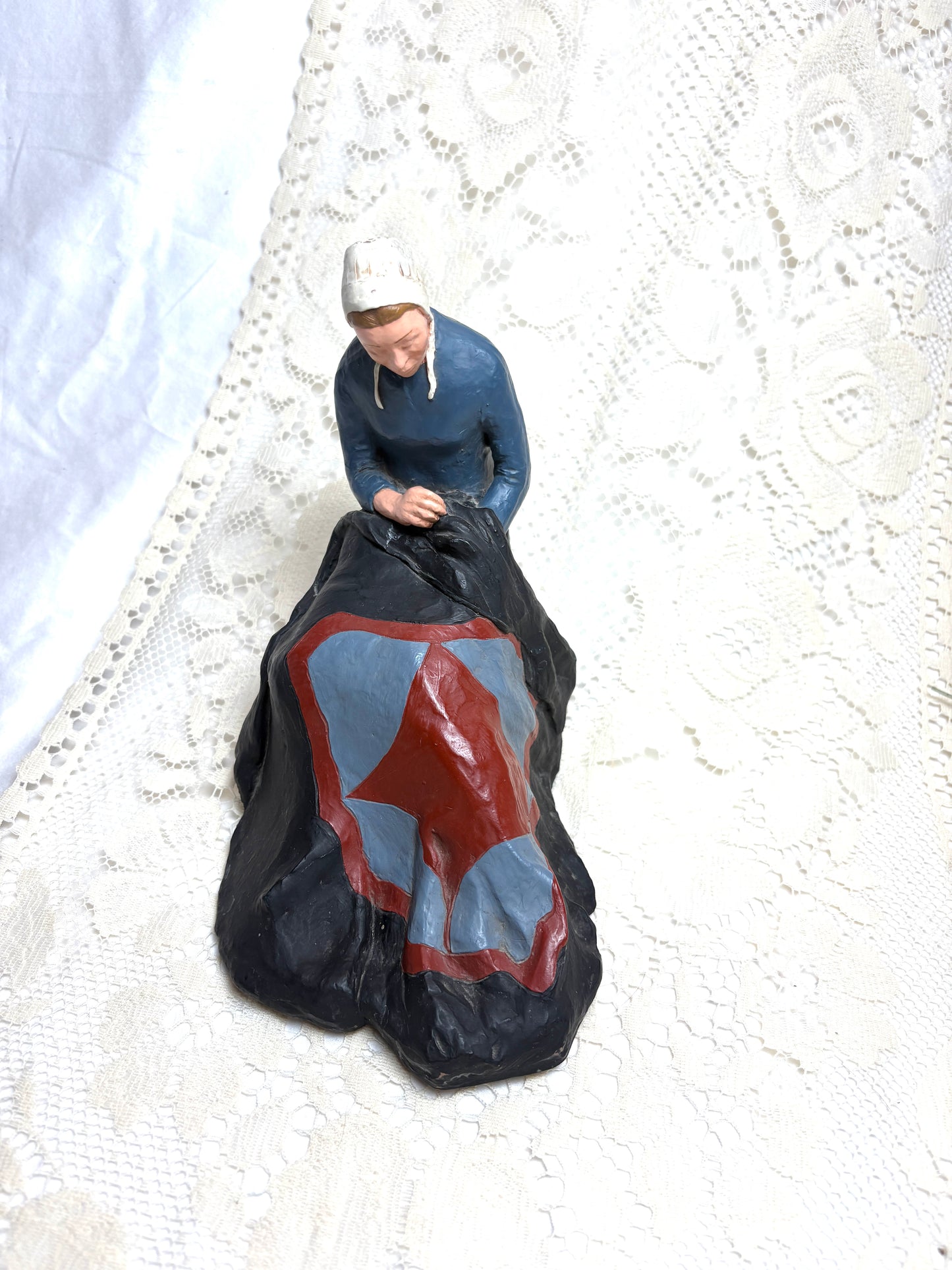 Signed Don Ephraim Figurine: Vintage Amish Quilter, Hunting Creek Collection