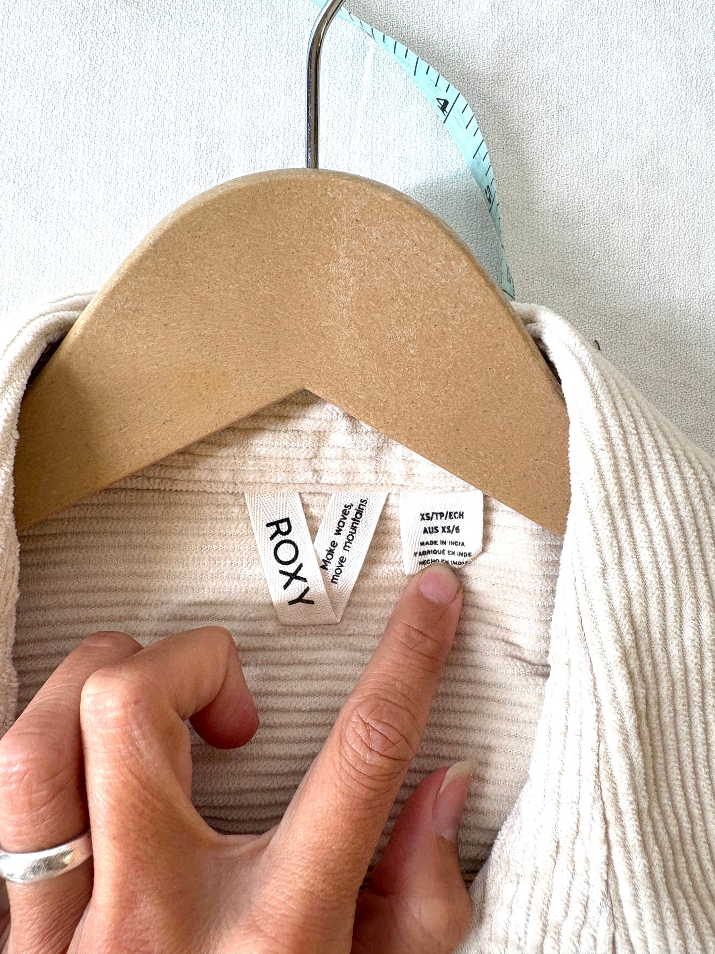 Roxy Women’s Cream Let It Go Corduroy Button Up Shirt Sz XS Long Sleeve