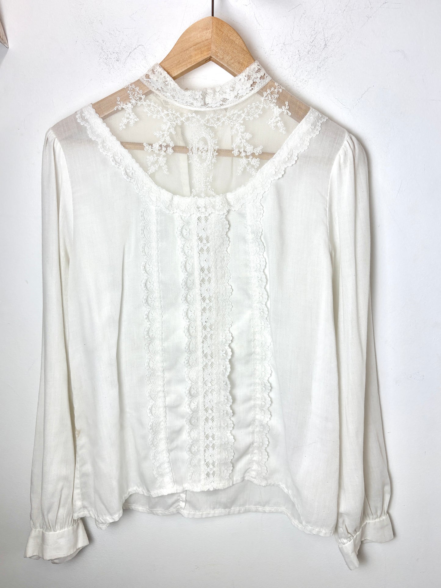 Lace Pleated Victorian Blouse M
Chiffon Lightweight White Pin-tucked Long Sleeve