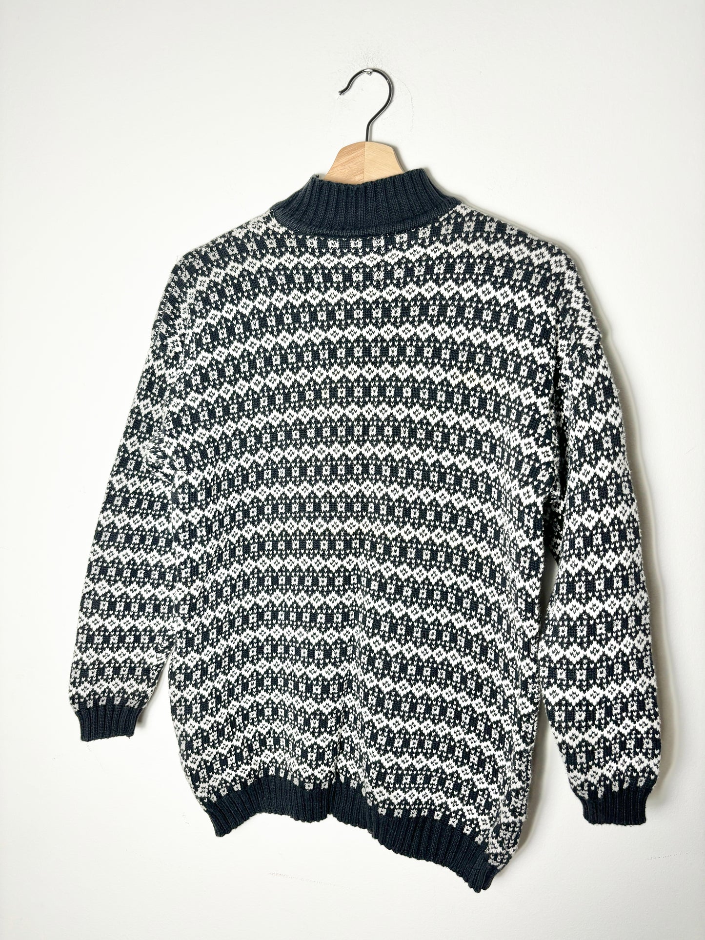 Black & White geometric-patterned sweater