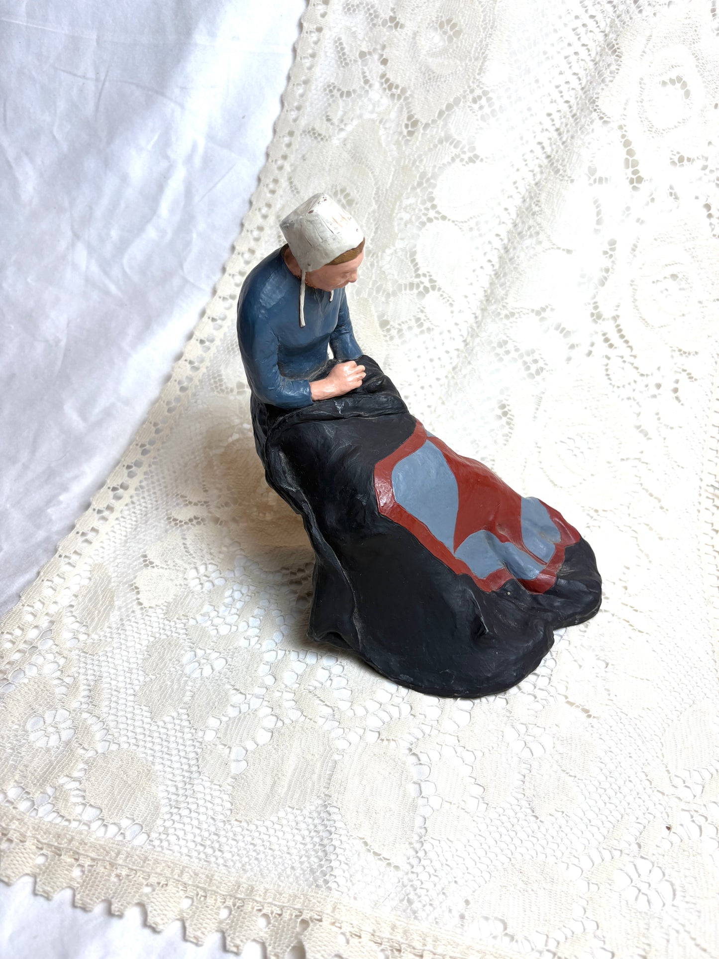 Signed Don Ephraim Figurine: Vintage Amish Quilter, Hunting Creek Collection