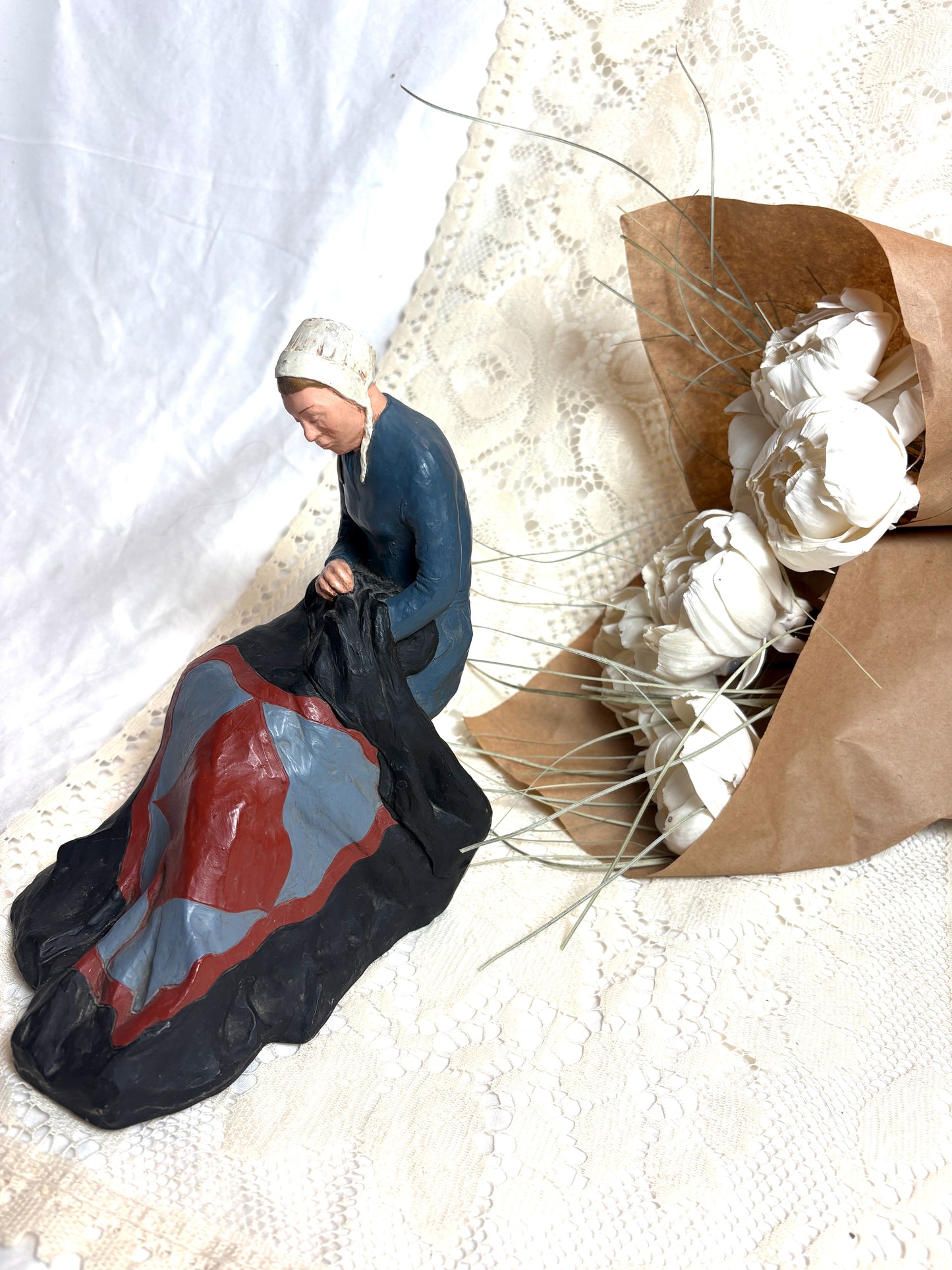 Signed Don Ephraim Figurine: Vintage Amish Quilter, Hunting Creek Collection