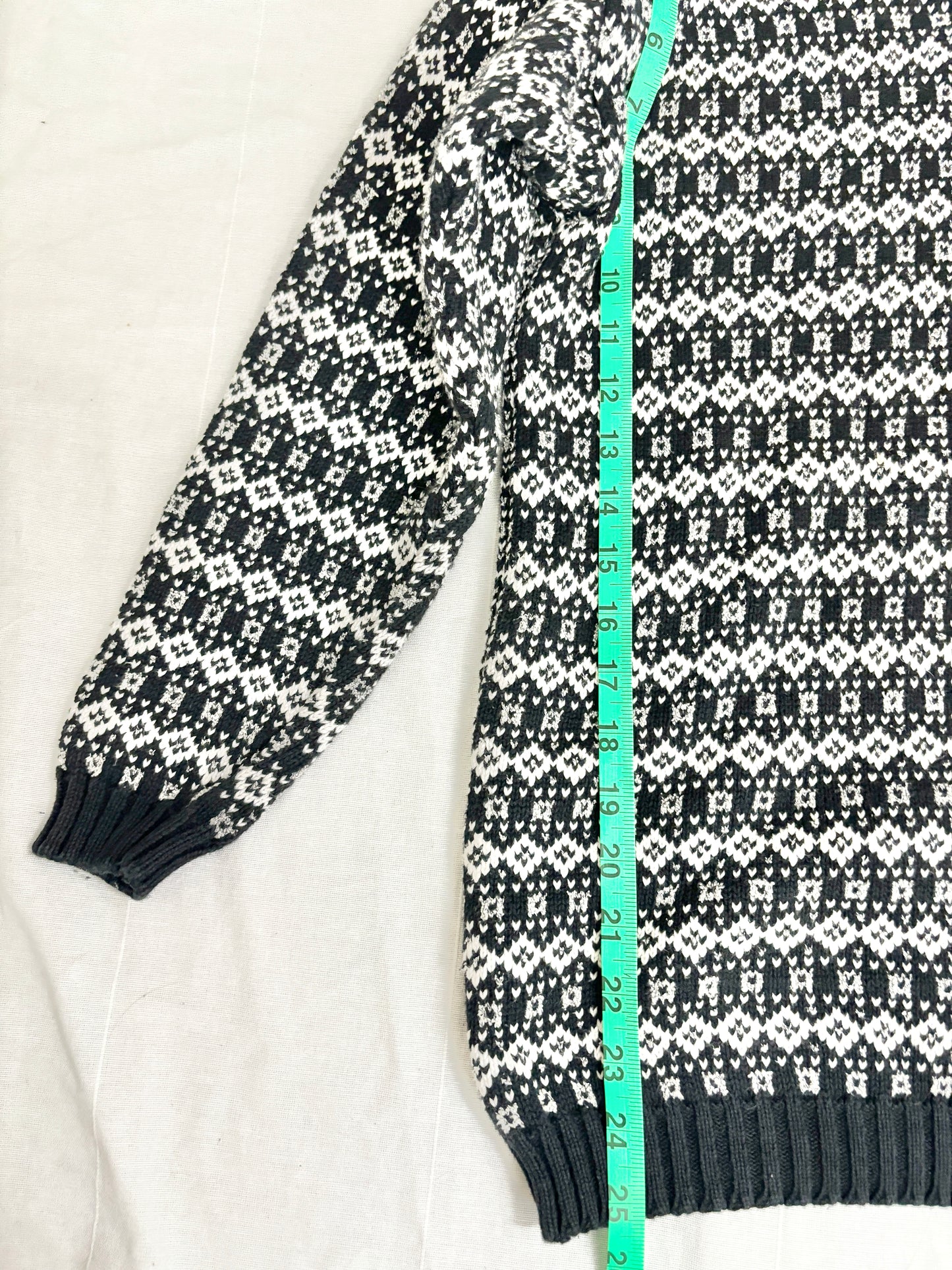 Black & White geometric-patterned sweater