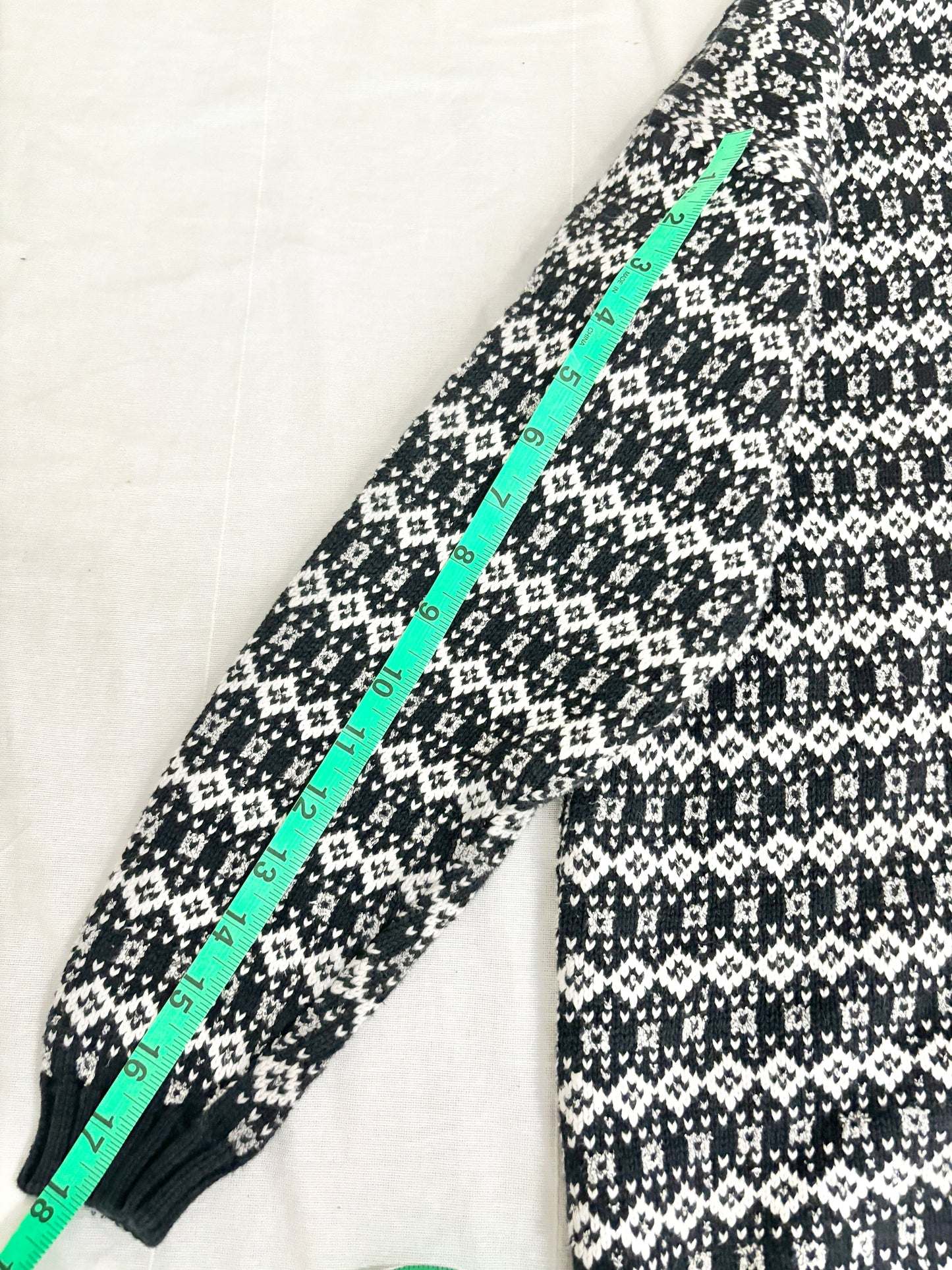 Black & White geometric-patterned sweater