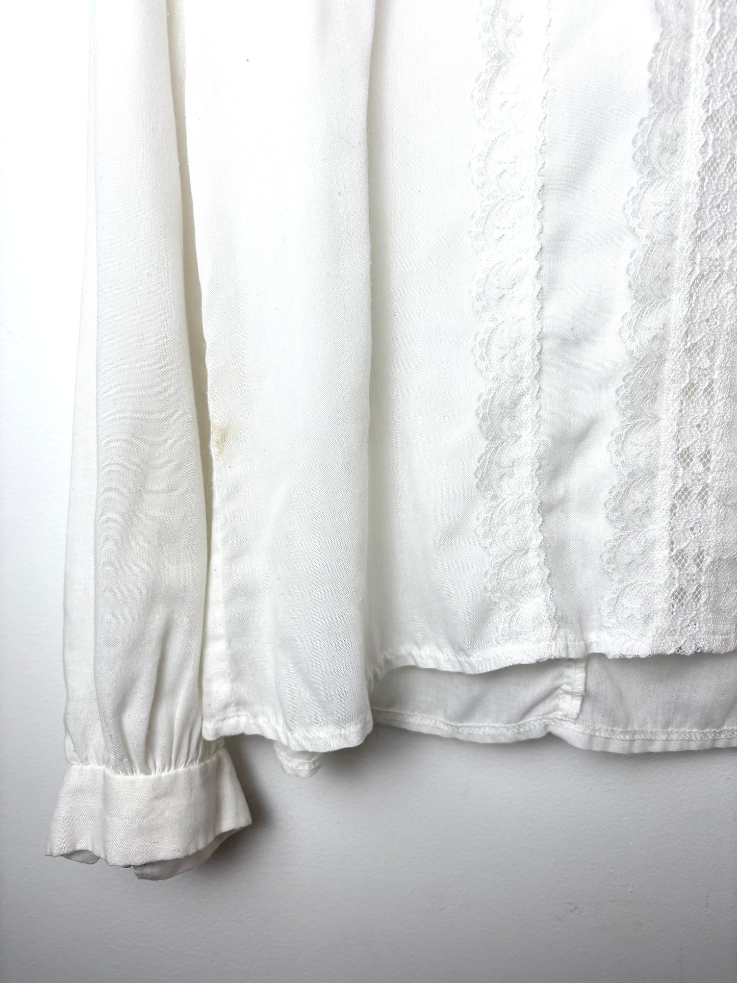 Lace Pleated Victorian Blouse M
Chiffon Lightweight White Pin-tucked Long Sleeve