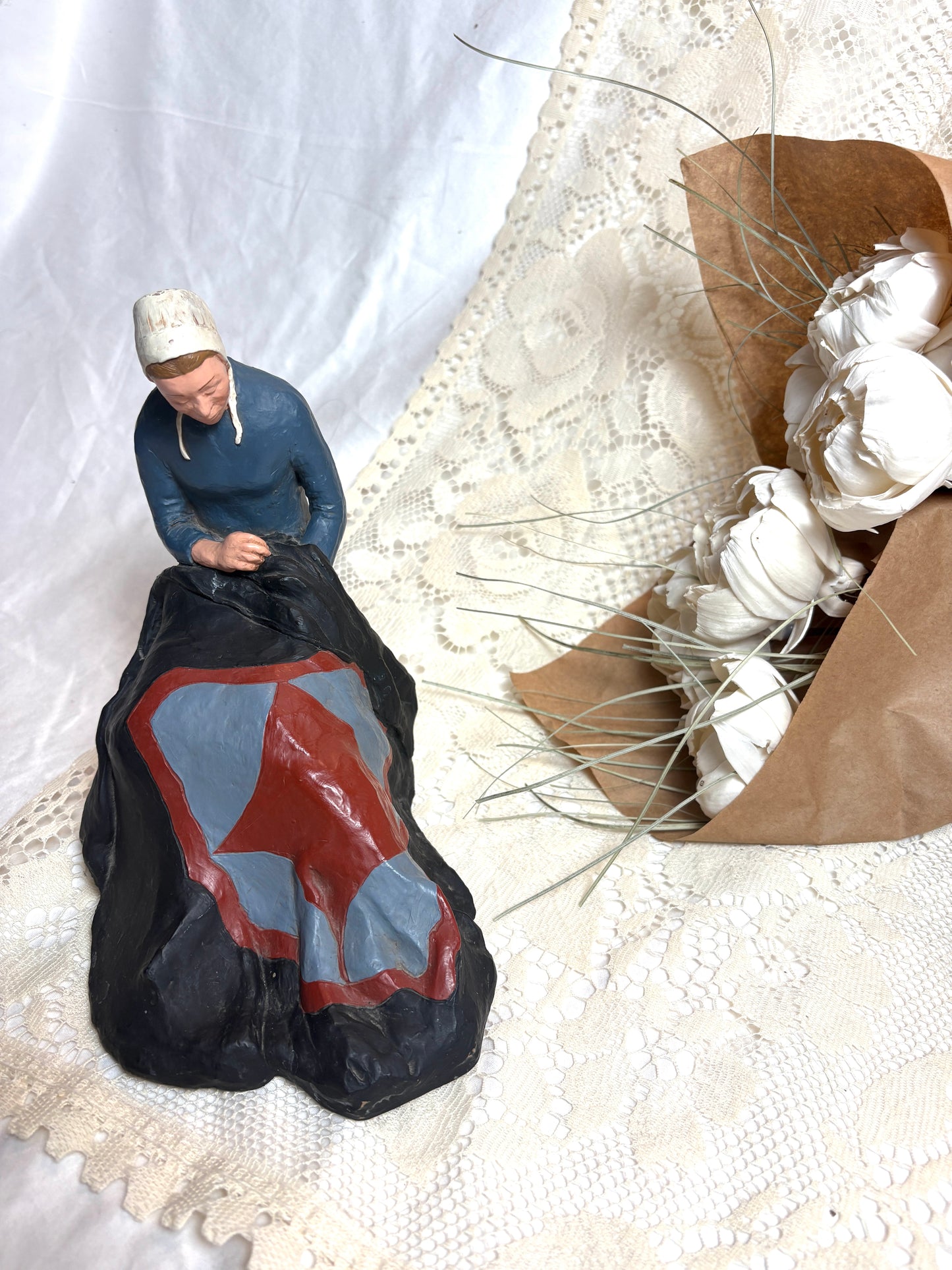 Signed Don Ephraim Figurine: Vintage Amish Quilter, Hunting Creek Collection