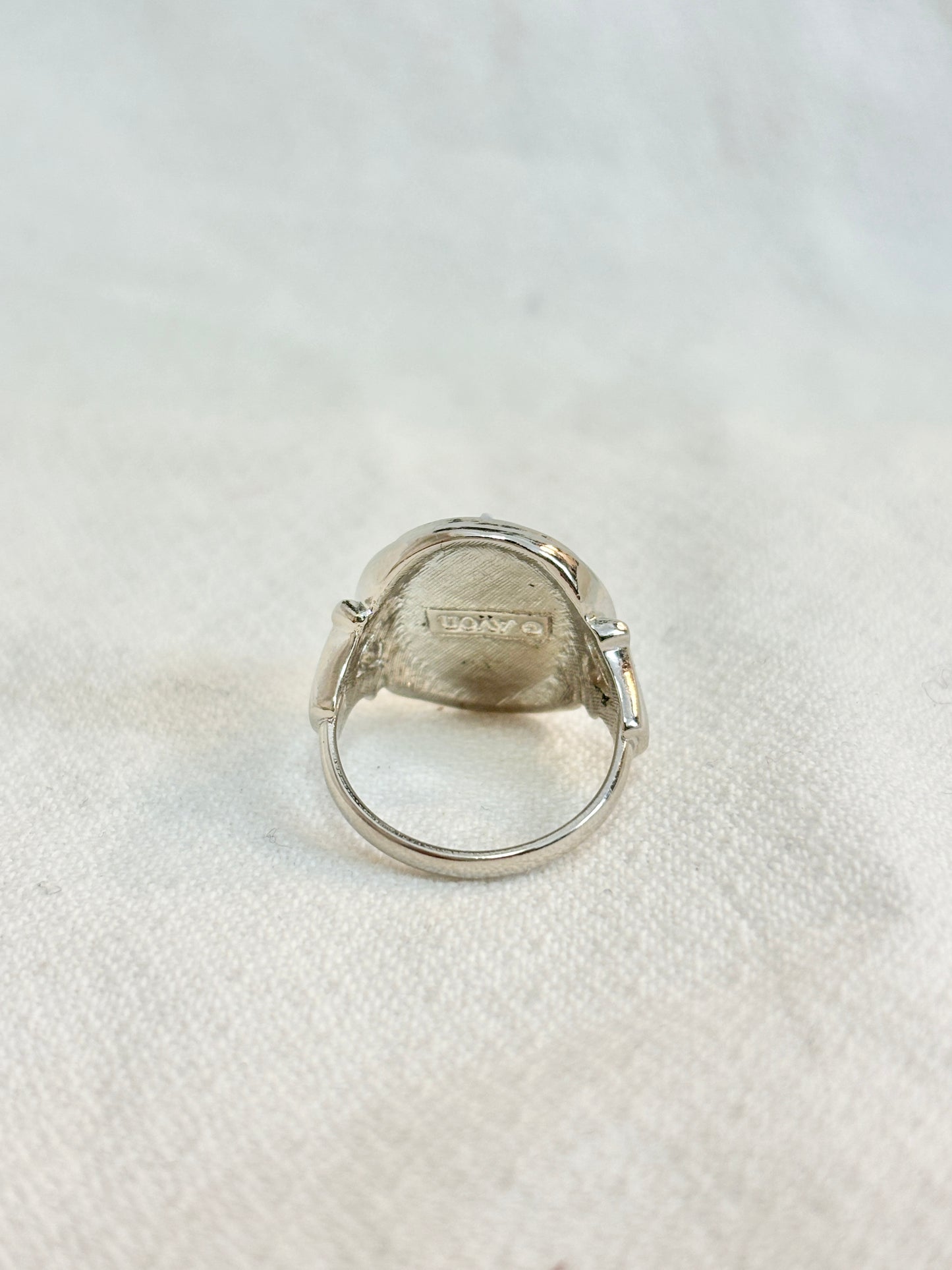 Avon 1980s Wedgwood-Style Blue Cameo Ring – Two Doves, Size 5