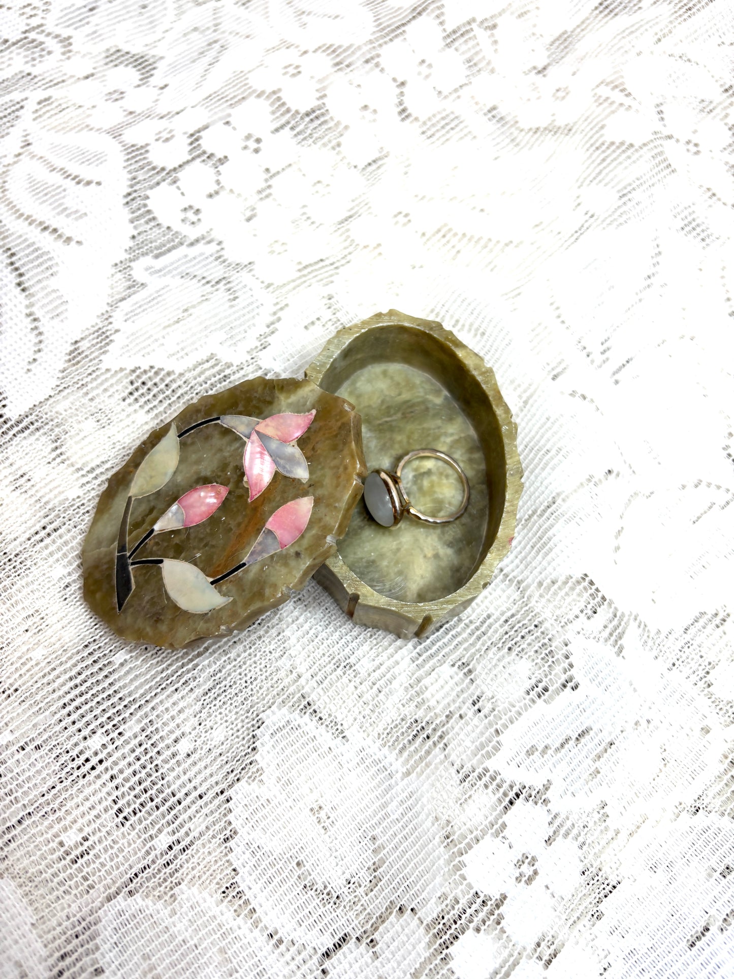 Marble Rose Mother of Pearl Abalone Gold Inlay Oval from India