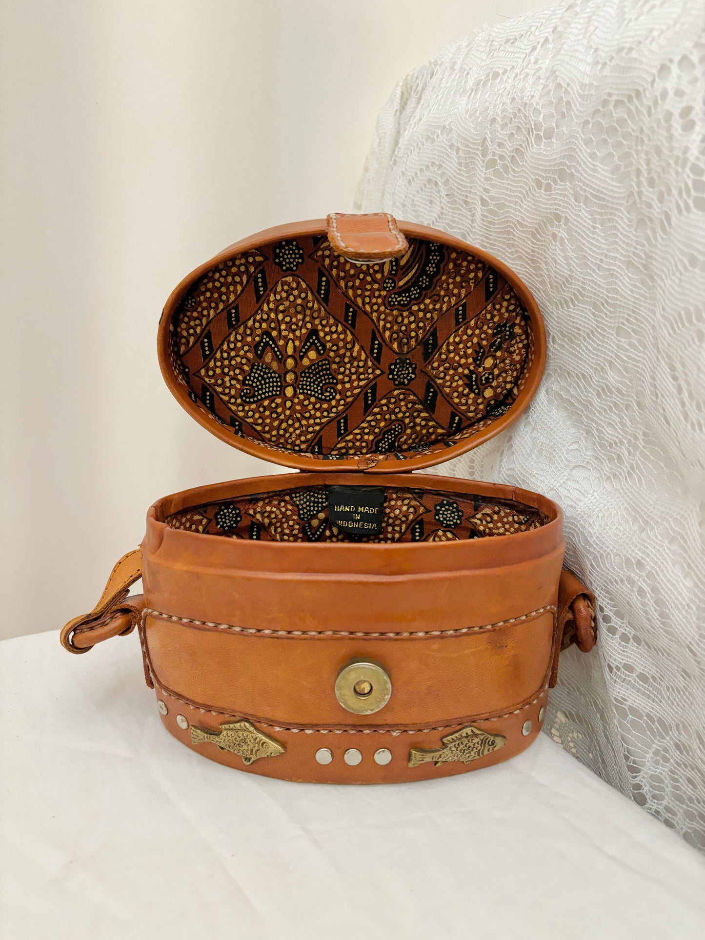 Vintage brown leather oval box purse