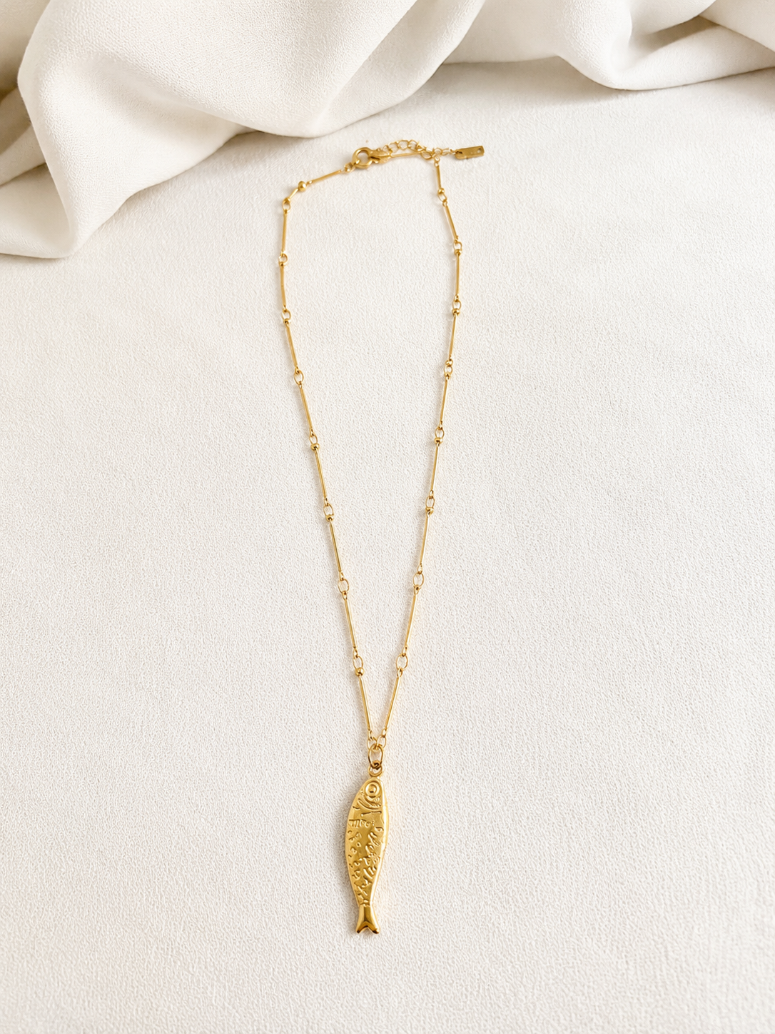 18K Gold-Plated Fish Pendant y