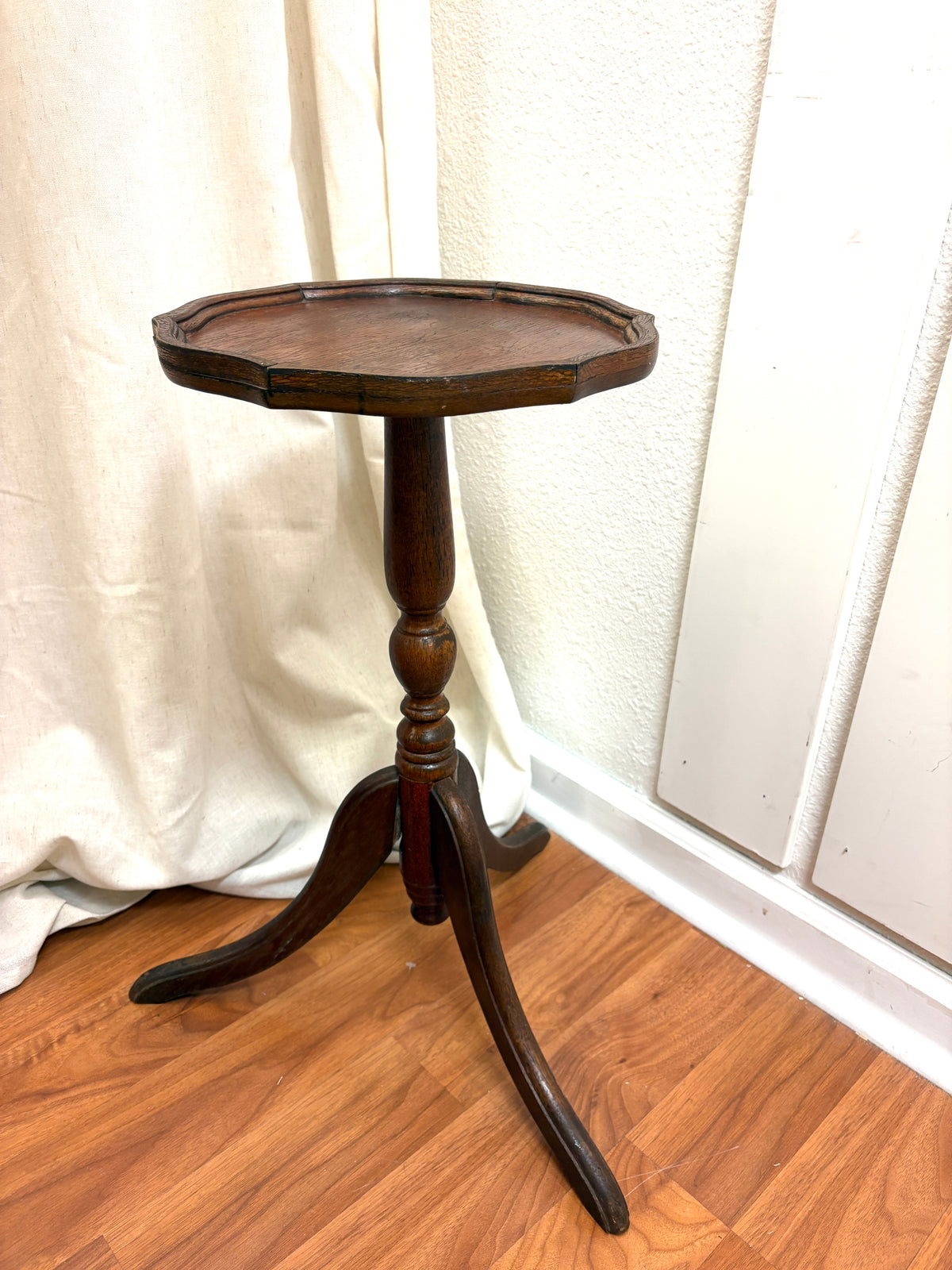 Vintage Pie Crust Round Side Table